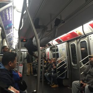 acrobazie in metropolitana: qualcosa che mi stupisce sempre.