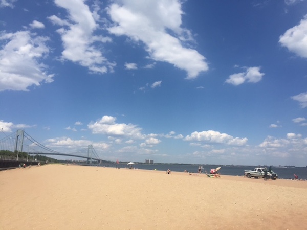 La spiaggia rossa di South Beach a Staten Island