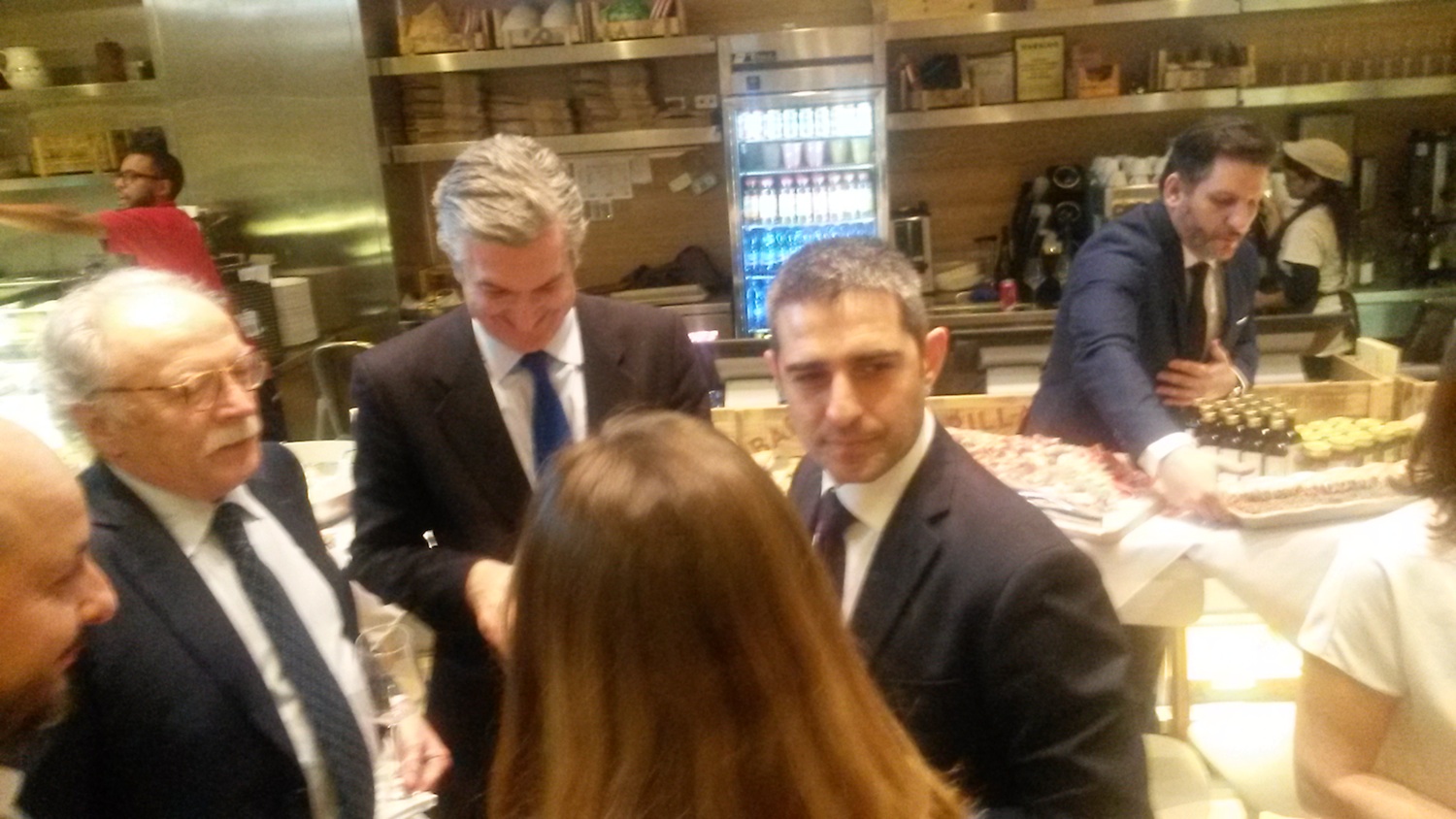 Il sindaco Pizzarotti con il Console Generale Francesco Genuardi e il corrispondente del Resto del Carlino Giampaolo Pioli al ristorante Barilla di New York