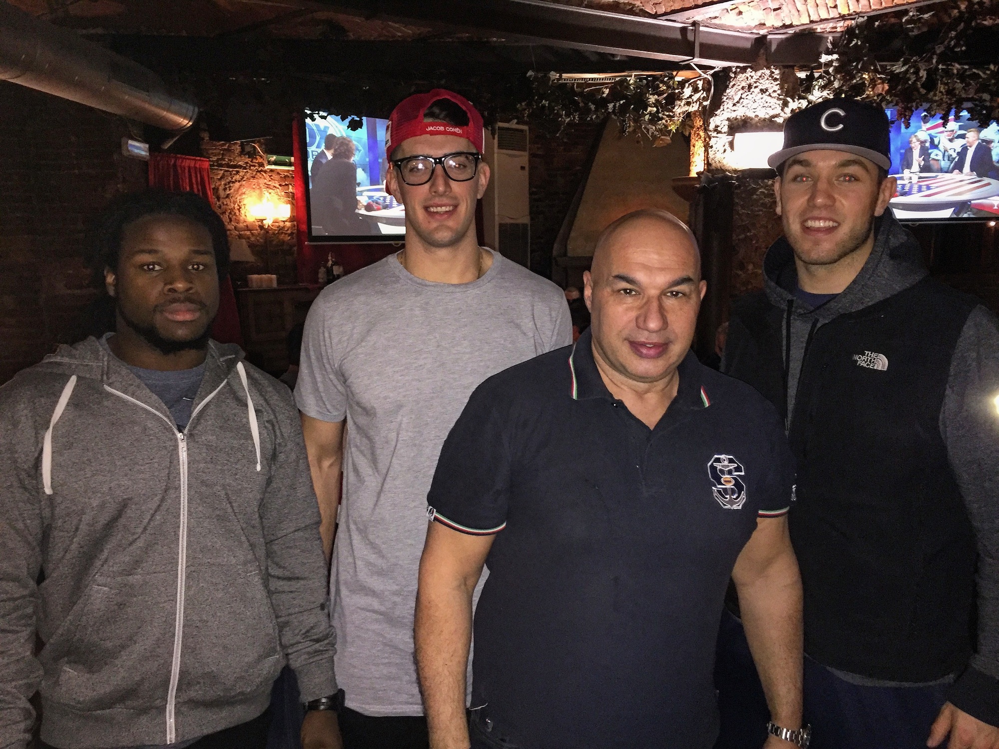 Super Bowl Paul Morant, Luke Zahradka e Reece Horn con il Dg Tato Zamichieli