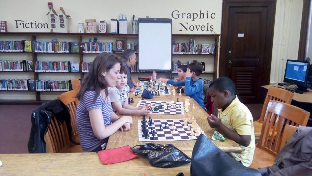 Il gioco degli scacchi per l'integrazione a New York