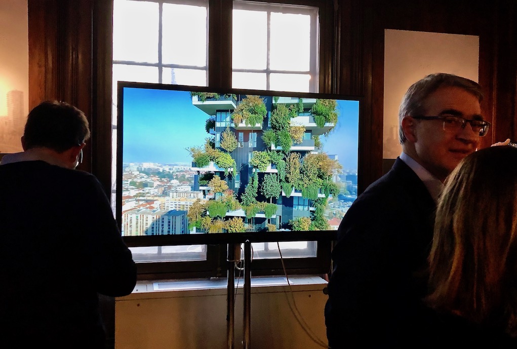 Il video del Bosco Verticale all'interno della mostra.