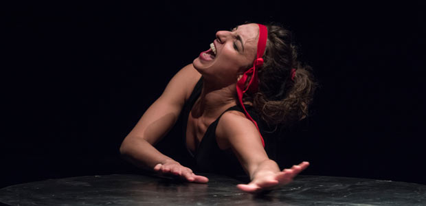 Antigone -monologo-per-donna-sola-InScena-Debora-Benincasa-Amedeo-Anfuso