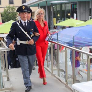 fucsia-fitzgerald-nissoli-poliziotto