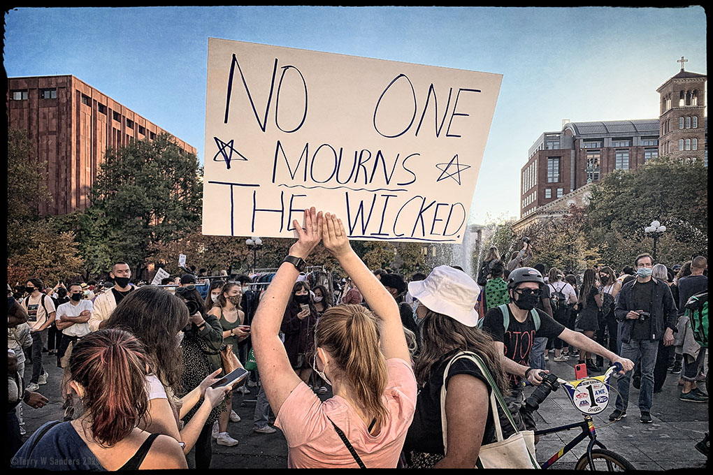 terry-sanders-15_BHD_NOneMourns_WashSq1_110720_LVN Washington Square,