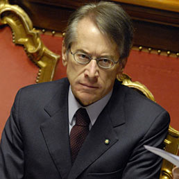 Il Ministro Giulio Terzi: La Rai non riduca programmi per l'estero Il ministro degli Esteri Giulio Terzi di Sant'Agata
