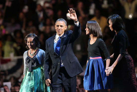 Obama non fare il bis Barack Obama con la moglie Michelle e le figlie festeggia la rielezione