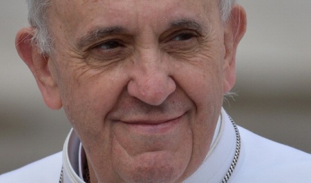 Le continue sorprese del papa venuto da quasi la fine del mondo… Un primo piano di Papa Francesco