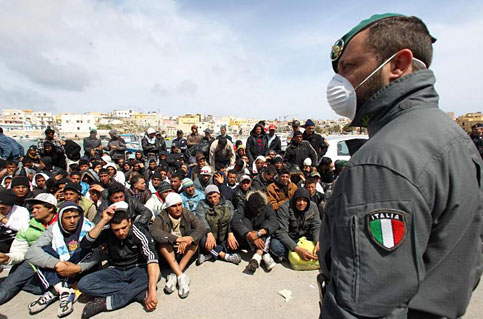 Migranti, la svolta non può più attendere Migranti a Lampedusa