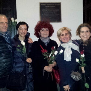 Non chiamatele quote rosa Da sinistra: Stefano Albertini, Lucina Di Meco, Valeria Fedeli, Angela Vitaliano e Maria Luisa Rossi-Hawkins davanti alla targa che ricorda le vittime dell'incendio alla Triangle Shirtwaist Factory