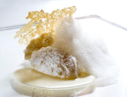 Five ages of Parmigiano Reggiano in different textures and temperatures. Foto di Paolo Terzi
