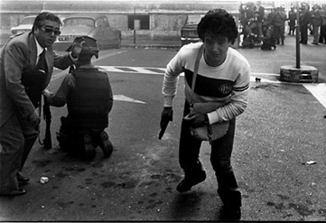 Roma, 12 Maggio 1977: chi spezzò la vita di Giorgiana Masi? L'agente in borghese Giovanni Santone in azione (Foto Tano D'Amico)
