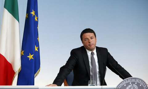 Renzi dalla lingua tagliente, non taglia dove dovrebbe Foto: Reuters - Remo Casilli