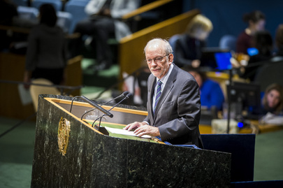 UNICEF: La Convenzione internazionale dell'ONU per la difesa dei bambini compie 25 anni, ma ancora... Anthony Lake, Direttore esecutivo dell'UNICEF, ieri al Palazzo di Vetro