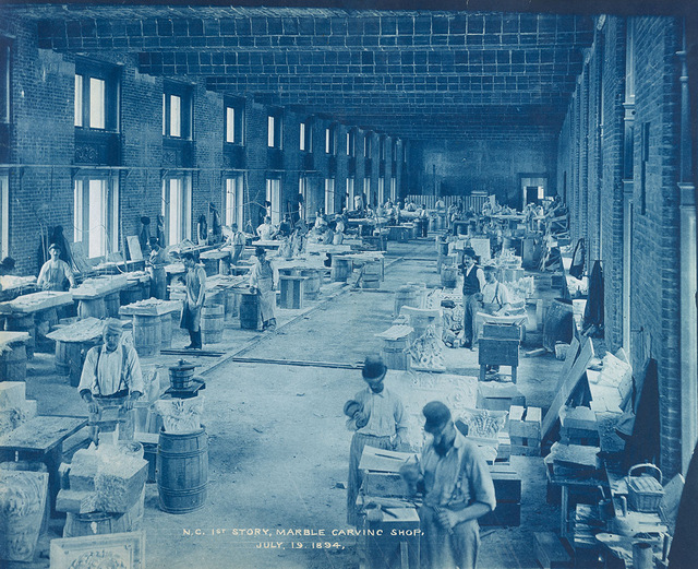 Scultori e scalpellini durante i lavori di costruzione del Jefferson Building, edificio storico della Library of Congress (1891-1893)