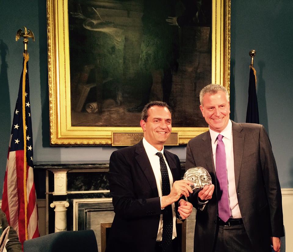 Nella foto, il sindaco De Magistris durante il suo incontro con la controparte newyorchese Bill de Blasio