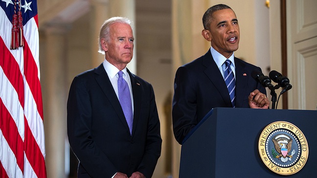 Barack Obama, con accanto il vicepresidente John Biden, annuncia agli americani l'accordo con l'Iran sul nucleare