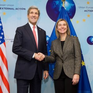 La "Mission Impossible" di Federica Mogherini Federica Mogherini con il Segretario di Stato John Kerry
