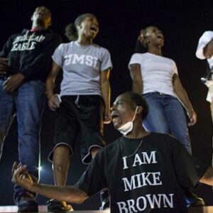 Ferguson un anno e 1.083 morti dopo: qualche numero Un'immagine delle proteste a Ferguson di domenica 9 agosto condivisa su Twitter da Democracy Now! ?@democracynow