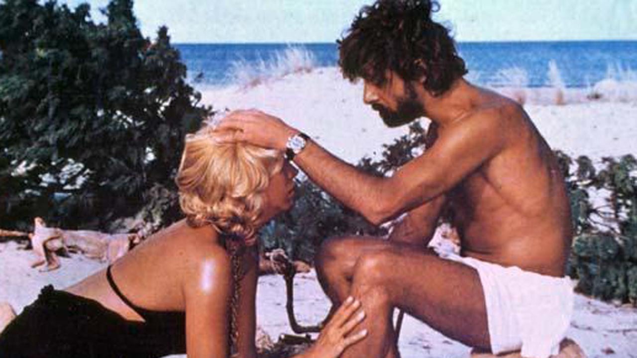 Giancarlo Giannini e Mariangela Melato in una scena del film 'Travolti da un insolito destino'