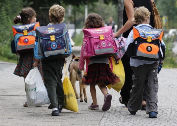 A scuola, in Sicilia, si ‘risparmia’ anche sui bambini con seri problemi agli occhi