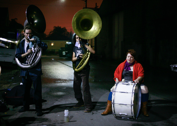 Carnevale New Orleans La Eris Band provava sotto la pioggia. Foto: Gisella Sorrentino