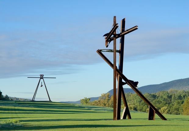 View of the South Fields, all works by Mark di Suvero.
Pyramidian, 1987/1998.
Gift of the Ralph E. Odgen Foundation.
Jeanne, 2014-2015.
Courtesy of the artist and Spacetime C.C., New York.
Photo by Jerry L. Thompson.