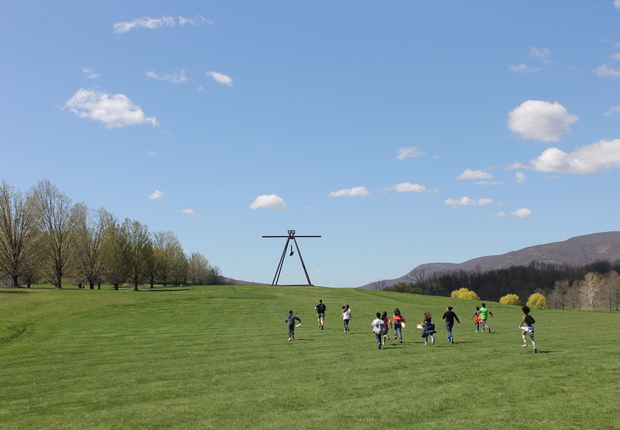 Mark di Suvero, Pyramidian, 1987/1998.
Gift of the Ralph E. Ogden Foundation.
Photograph by Jerry L. Thompson.