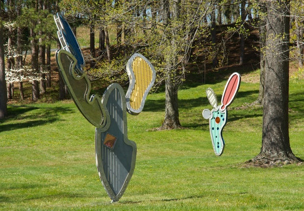 Architectural Cactus Grove, #1–6
2008
Water-jet-cut aluminum, translucent fiberglass panels, colored
aluminum sheet, anodized aluminum, diamond plate
aluminum, roofing panels, grating
Area covered: 1/2 acre (1,000 sq. m)
©Dennis Oppenheim
Architectural Cactus #1-5: Dennis Oppenheim Estate
Architectural Cactus #6 gift of The Watermill Center, New York, NY