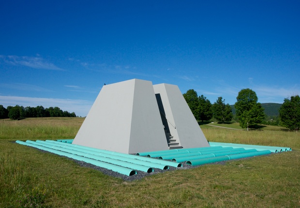 Dead Furrow
1967/2016
Wood surfaced with organic pigment, PVC pipe
Fabricated at Storm King Art Center. © Dennis Oppenheim
Courtesy Dennis Oppenheim Estate
Photograph by Jerry L. Thompson