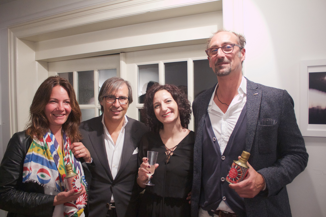 Ai lati, Diana e Antonio Di Dio, proprietari de La Vucheria e, al centro, Giovanni Pellerito e Maurita Cardone. Foto: Byron Salazar