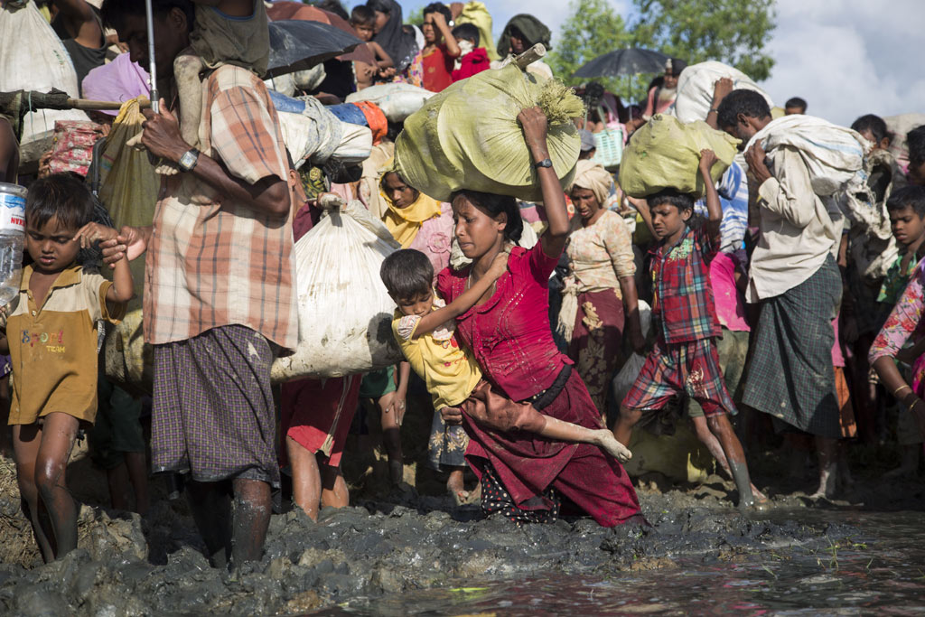 In estate torna la crisi dei Rohyngya in Myanmar. I rastrellamenti dell'esercito birmano portano centinaia di migliaia di rifugiati in fuga verso il Bangladesh (Foto: UNHCR/Roger Arnold)