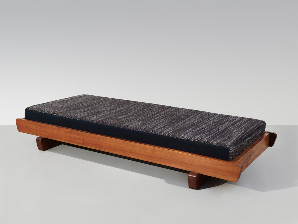 Charlotte Perriand
Banquette “traineau” Candilis, c. 1951
pine bed, with cushion, original upholstery by Simone Prouvé
9 1/8 x 80 3/8 x 33 1/2 in
23 x 204 x 85 cm
unique