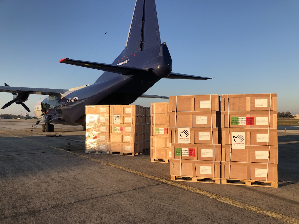 UNHRD Italy, Brindisi, 24 March 2019
The Ministry of Foreign Affairs and International Cooperation of Italy is supporting thousands of people affected by Cyclone Idai through IOM.
In the photo: the humanitarian cargo of blankets, jerry cans, tents and generators gets ready to fly to Beira, Mozambique to support victims of the Cyclone Idai.
Photo: WFP/Andrea Tornese