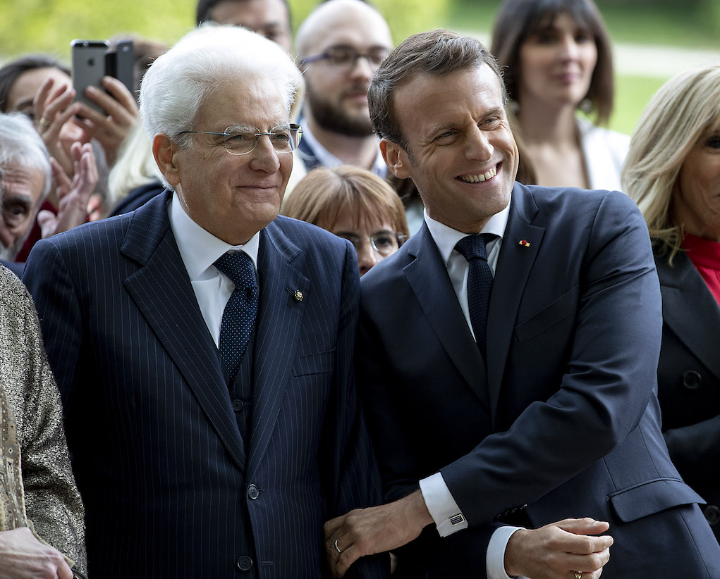 leonardo-mattarella-macron-sorriso Amboise - Il Presidente della Repubblica Sergio Mattarella con il Presidente della Repubblica Francese Emmanuel Macron al Castello del Clos-Lucè in occasione delle celebrazioni francesi per il 500esimo anniversario della morte di Leonardo da Vinci, oggi 2 maggio 2019.
(Foto di Paolo Giandotti - Ufficio per la Stampa e la Comunicazione della Presidenza della Repubblica)