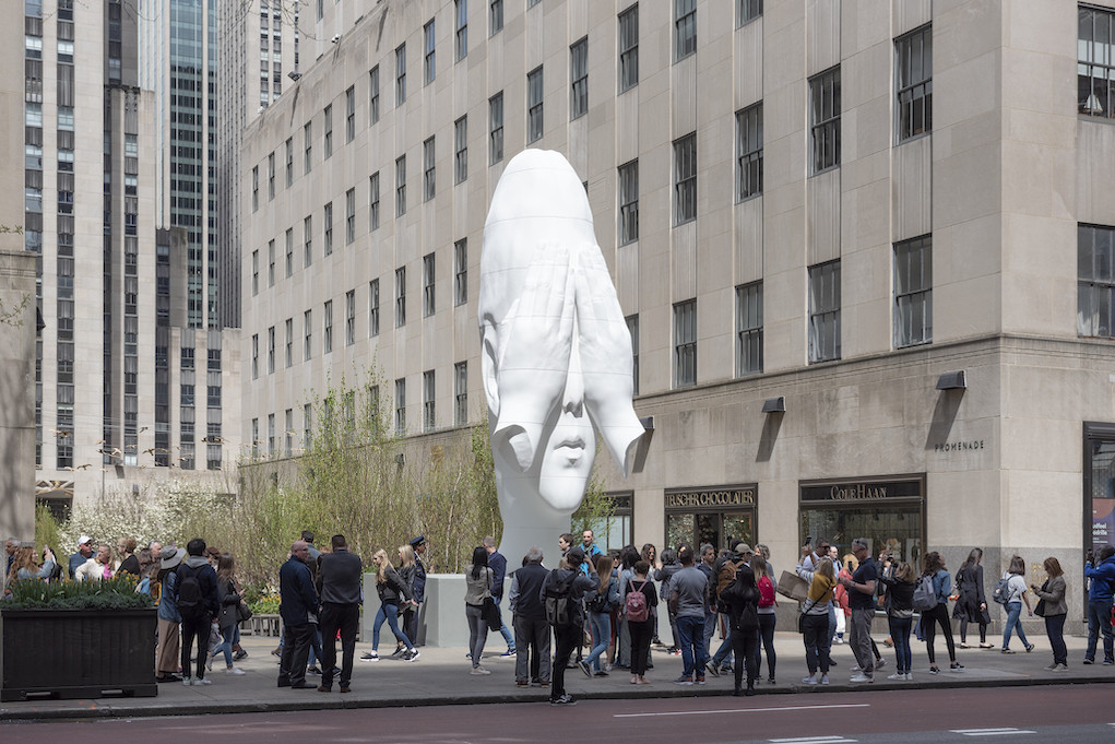 Rockfeller Center, Bronze face covering eyes
