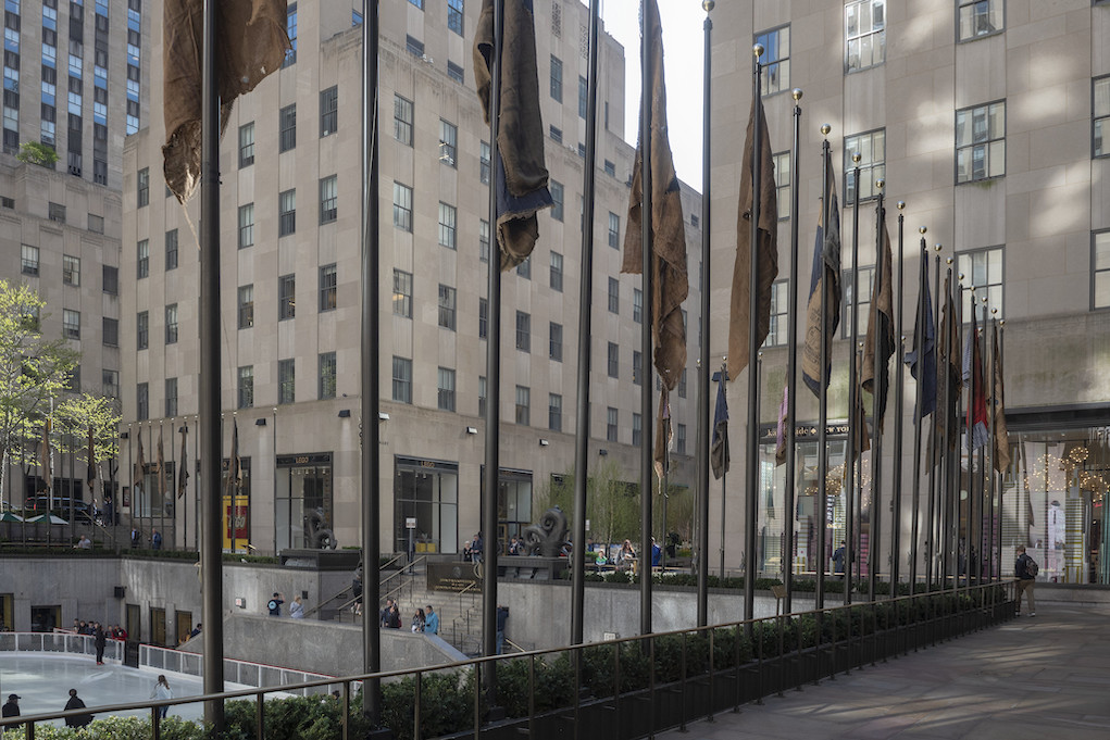 Rockfeller Center, Flags