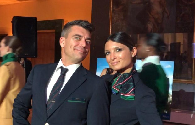 Due assistenti di volo al ricevimento in ambasciata (Jacopo e Grazia)