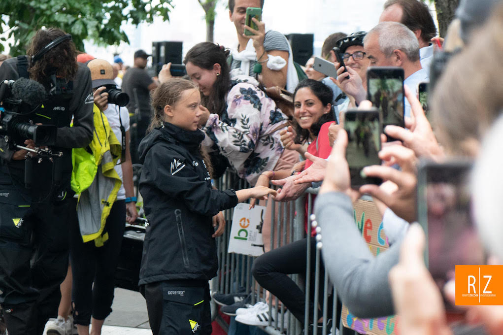 greta-thunberg-by-renato-zacchia-2 Greta Thunberg all'arrivo a New York saluta i fan (Foto di Renato Zacchia)