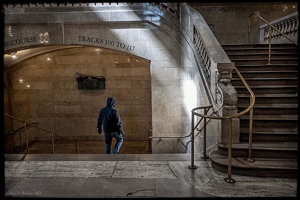 MARCH_GC_Sat_12_30pm_Saat_032120_LVN Marzo 2020, New York, Il viaggiatore solitario, Grand Central Terminal (di Terry W. Sanders)