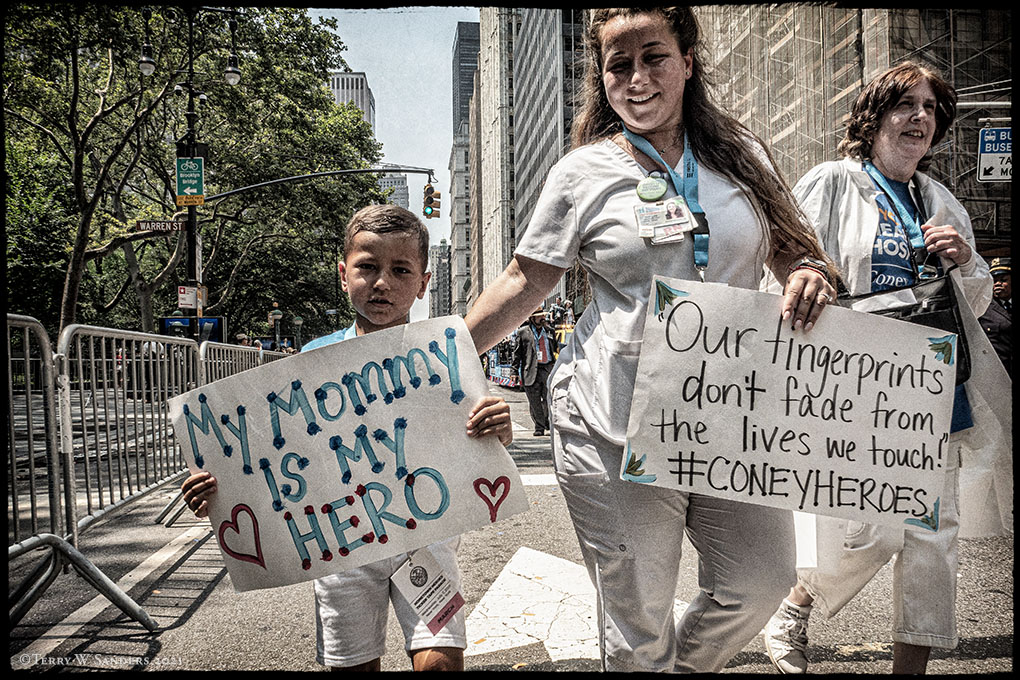 FR_Parade_7_Mommy_070721_LVN_terry_sanders