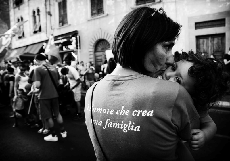 matrimonio-arcobaleno-numero_11 Chiara con Anna durante il Toscana Pride (Pisa 2019)