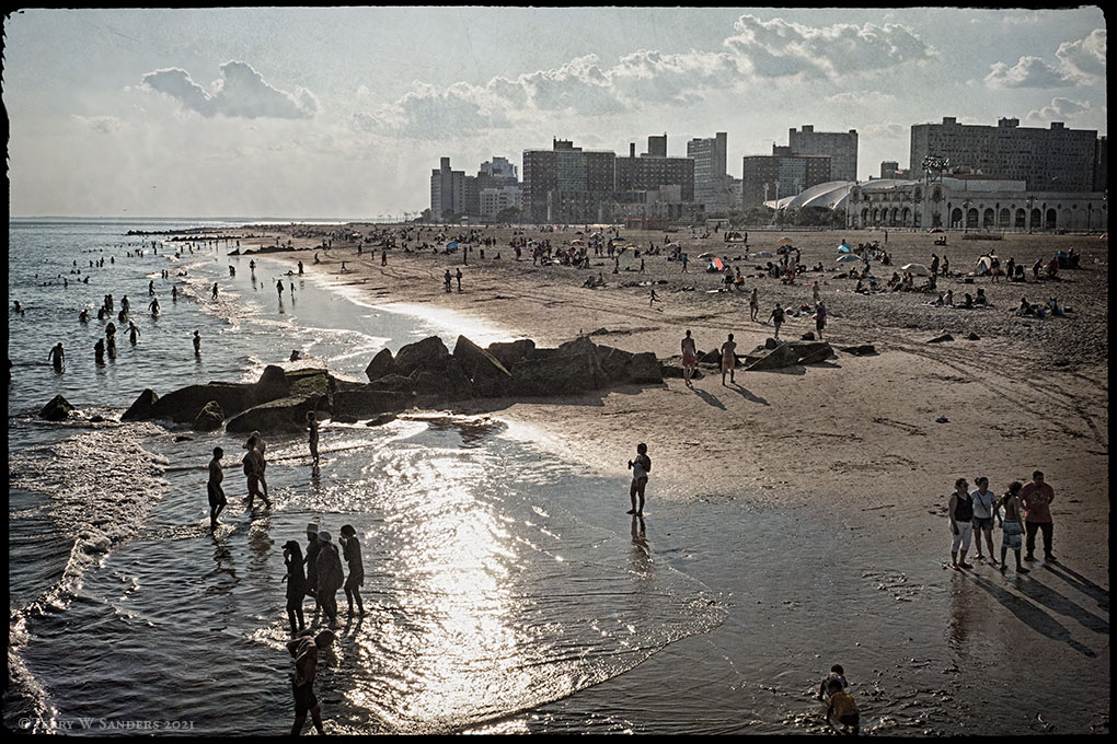 coney-island-newyork-estate-summer-terry-w-sanders La spiaggia di Coney Island, New York, nel mese di agosto (Foto di Terry W. Sanders)
