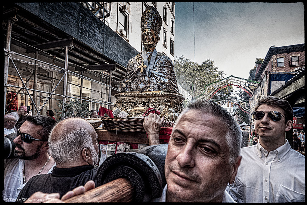 San Gennaro, Procession Foto di Terry W. Sanders