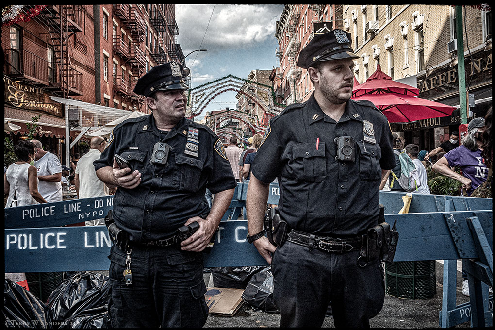 San Gennaro, Cops