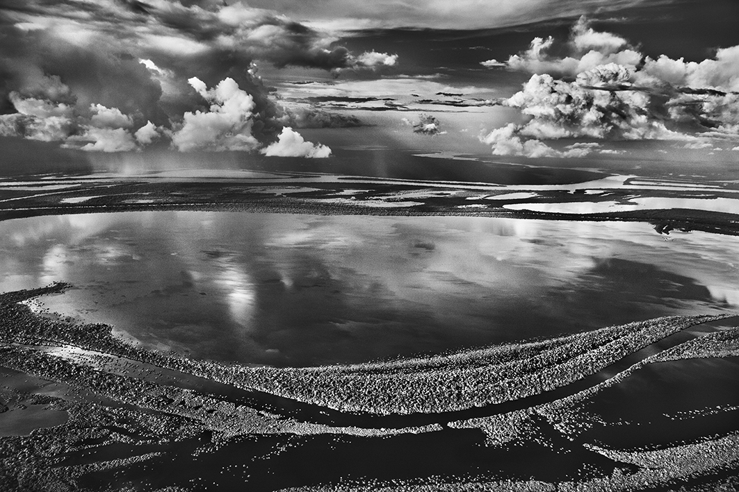 © Sebastião SALGADO Anavilhanas, isole boscose del Río Negro. Stato di Amazonas, Brasile, 2009 (@Sebastião Salgado)