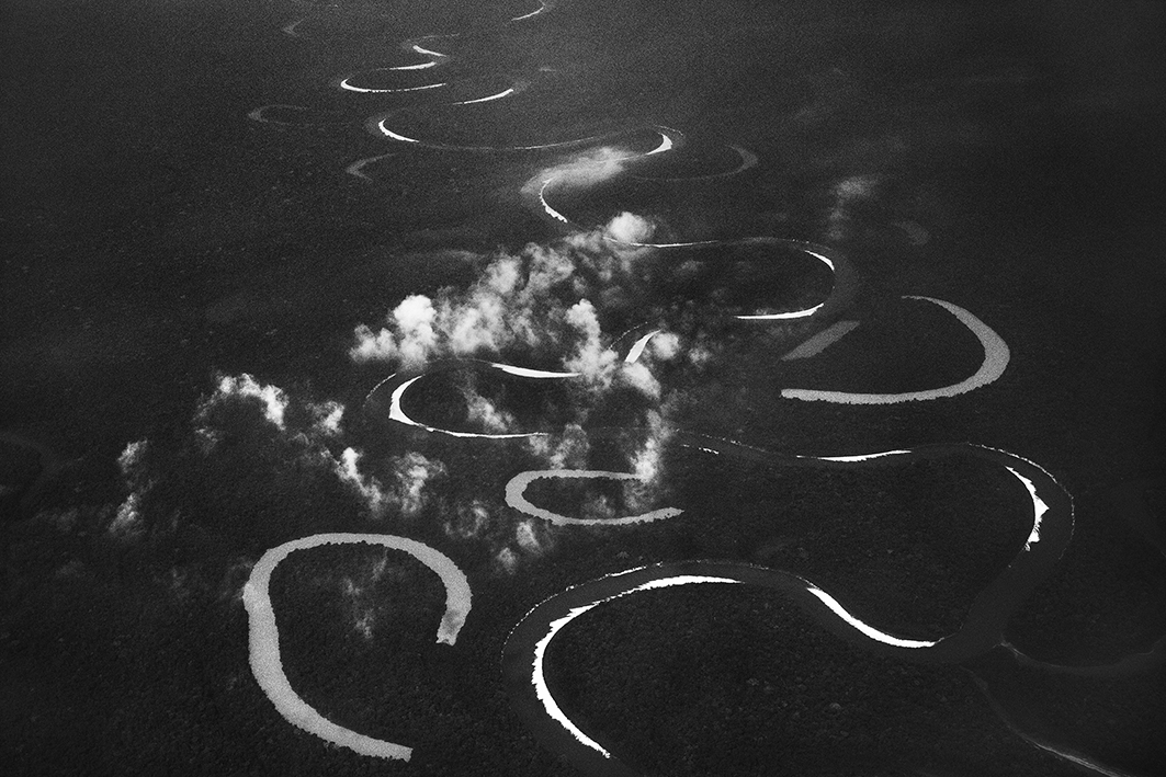 © Sebastião SALGADO Rio Jutaí. Stato of Amazonas, Brasile, 2017 (@Sebastião Salgado)