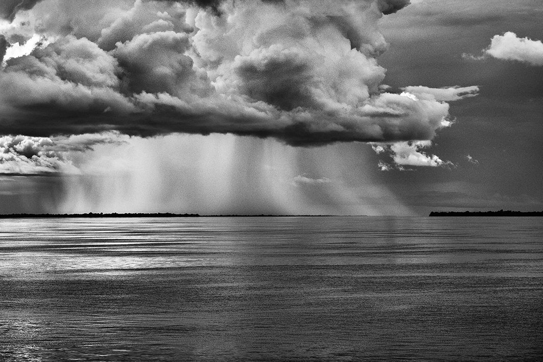 © Sebastião SALGADO Rio Negro. Stato di Amazonas, Brasile, 2019 (@Sebastião Salgado)