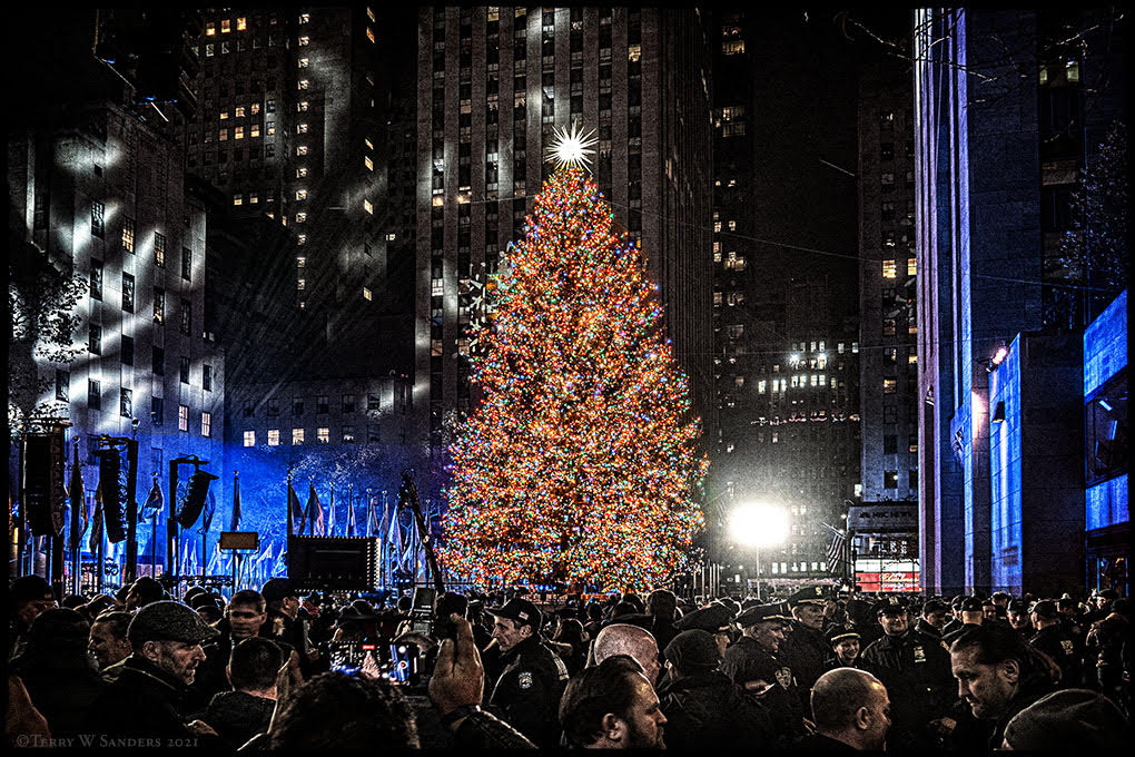 albero-natale-rockfeller-center-newyork-nyc-terry-w-sanders L'albero di Natale al Rockefeller Center, New York 2021 (Foto di Terry W. Sanders)