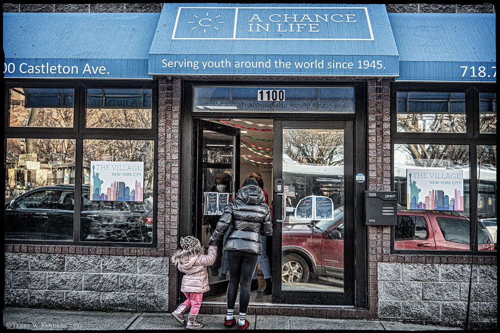 L'ingresso del Village di Staten Island, sede newyorkese di A Chance in Life. (Foto/Terry Sanders)